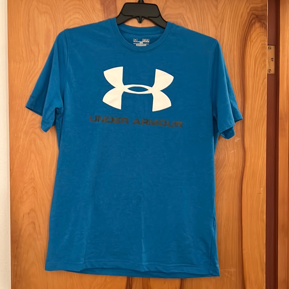Men’s Under Armour tee shirt